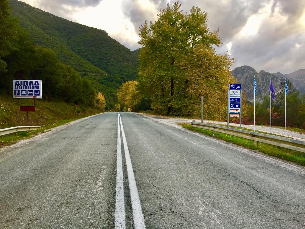 Hotel Dipla Sto Potami Chani Terevou Exterior foto